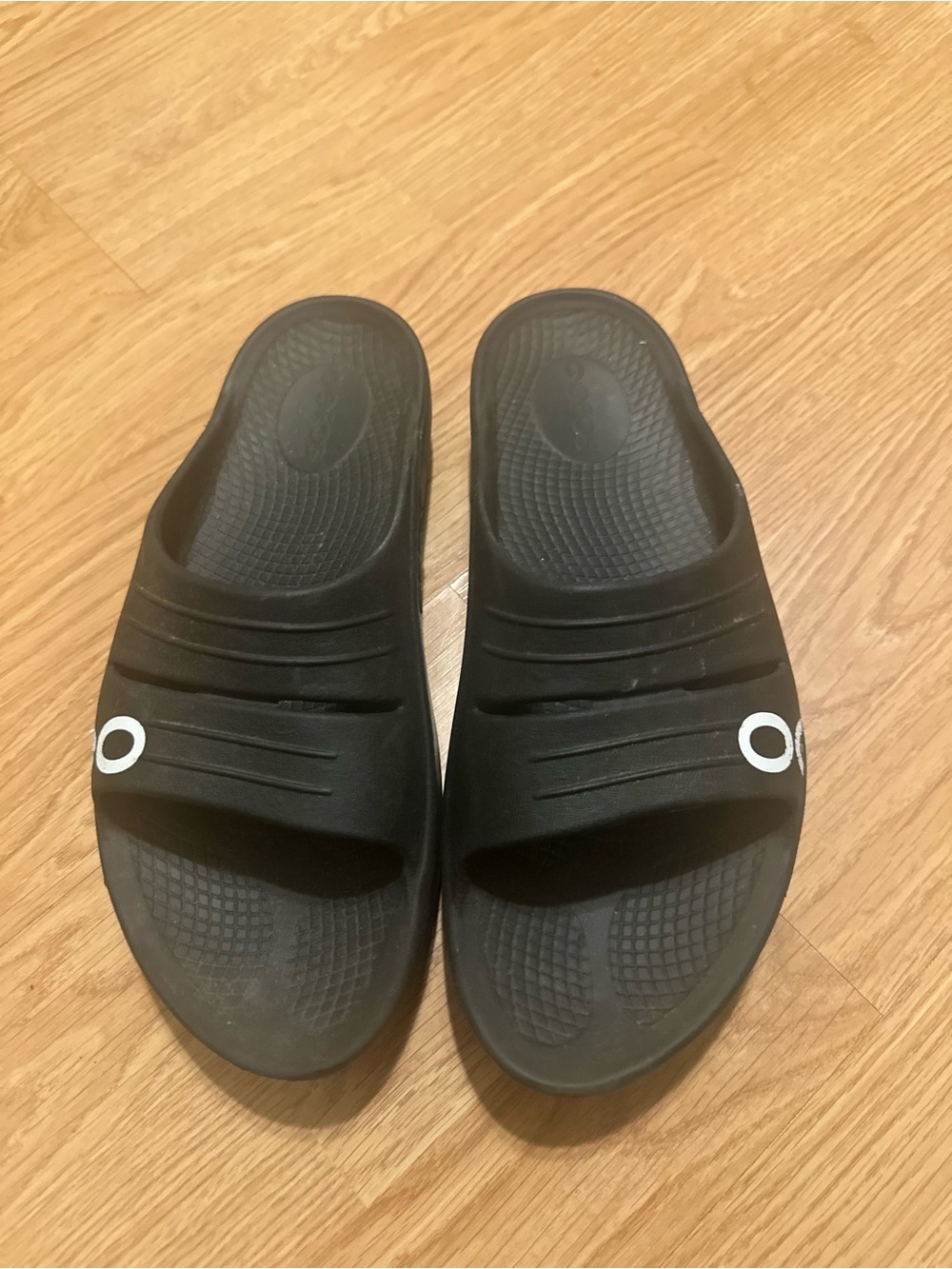 OOFOS Black Slide recovery Sandals
